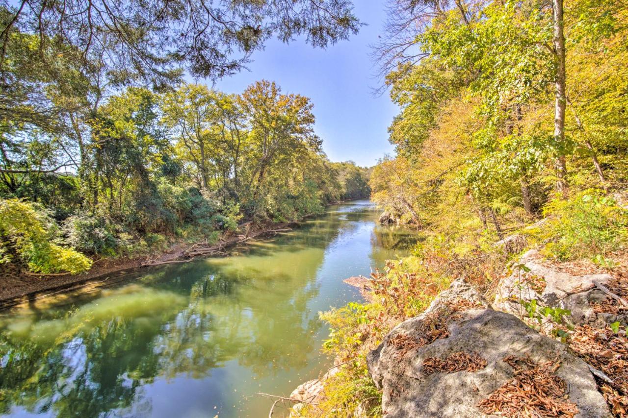 calhoun-cabin-with-river-view-and-wraparound-deck-charming-hotel-dalton-2 calhoun cabin with river view and wraparound deck charming hotels dalton